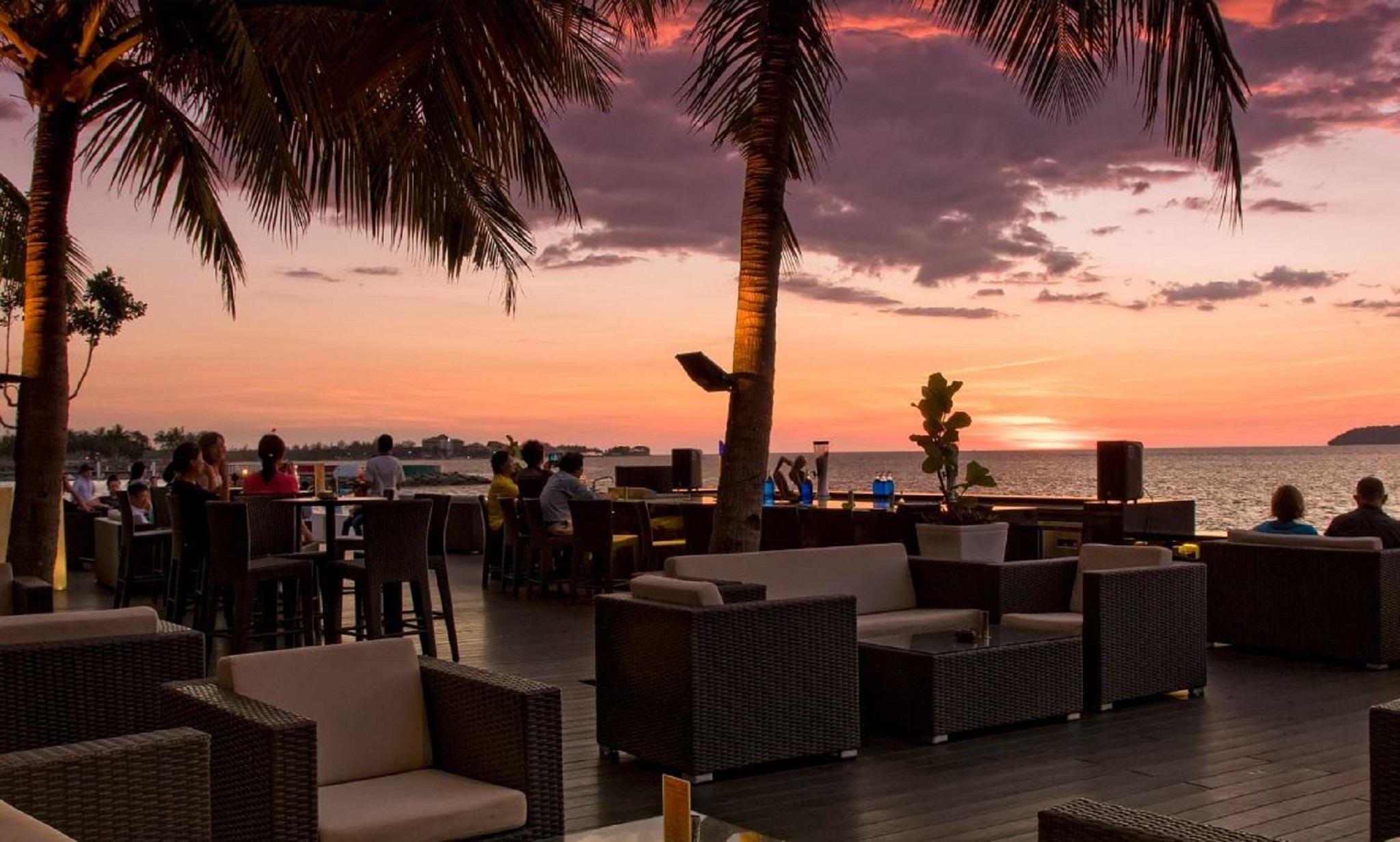 더 마젤란 수테라 리조트 코타키나발루 외부 사진 Sunset at the beach bar