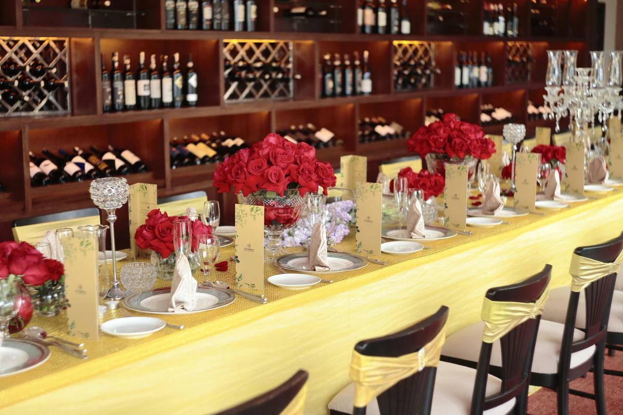 더 마젤란 수테라 리조트 코타키나발루 외부 사진 The bar at the restaurant
