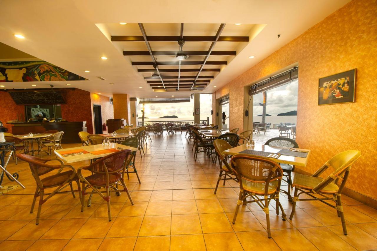 더 마젤란 수테라 리조트 코타키나발루 외부 사진 The interior of a restaurant in the Philippines